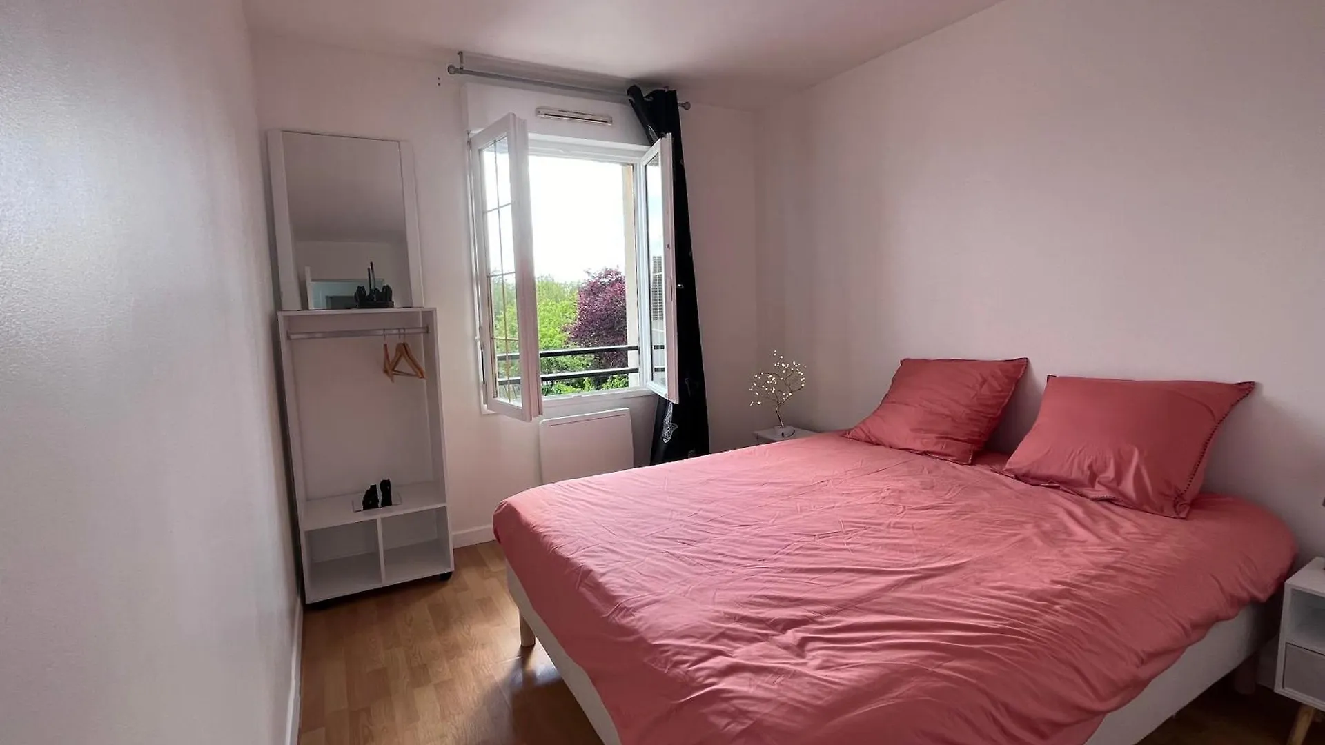 Maison De Caractere A Ballainvilliers 0*,  France